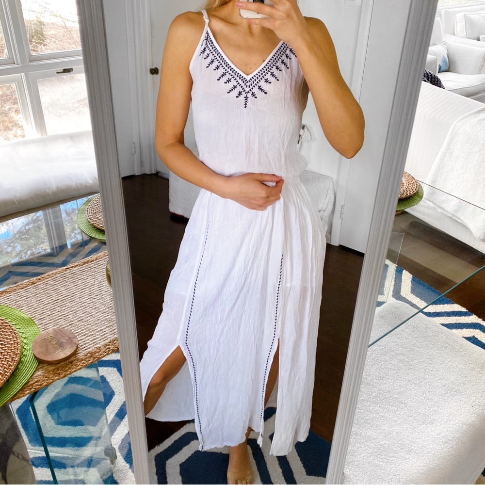 🐚 TEX WHITE NAVY EMBROIDERED SLIT MAXI DRESS!